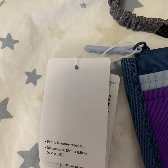 New with tags lululemon card case and hair tie - Picture 2 of 4